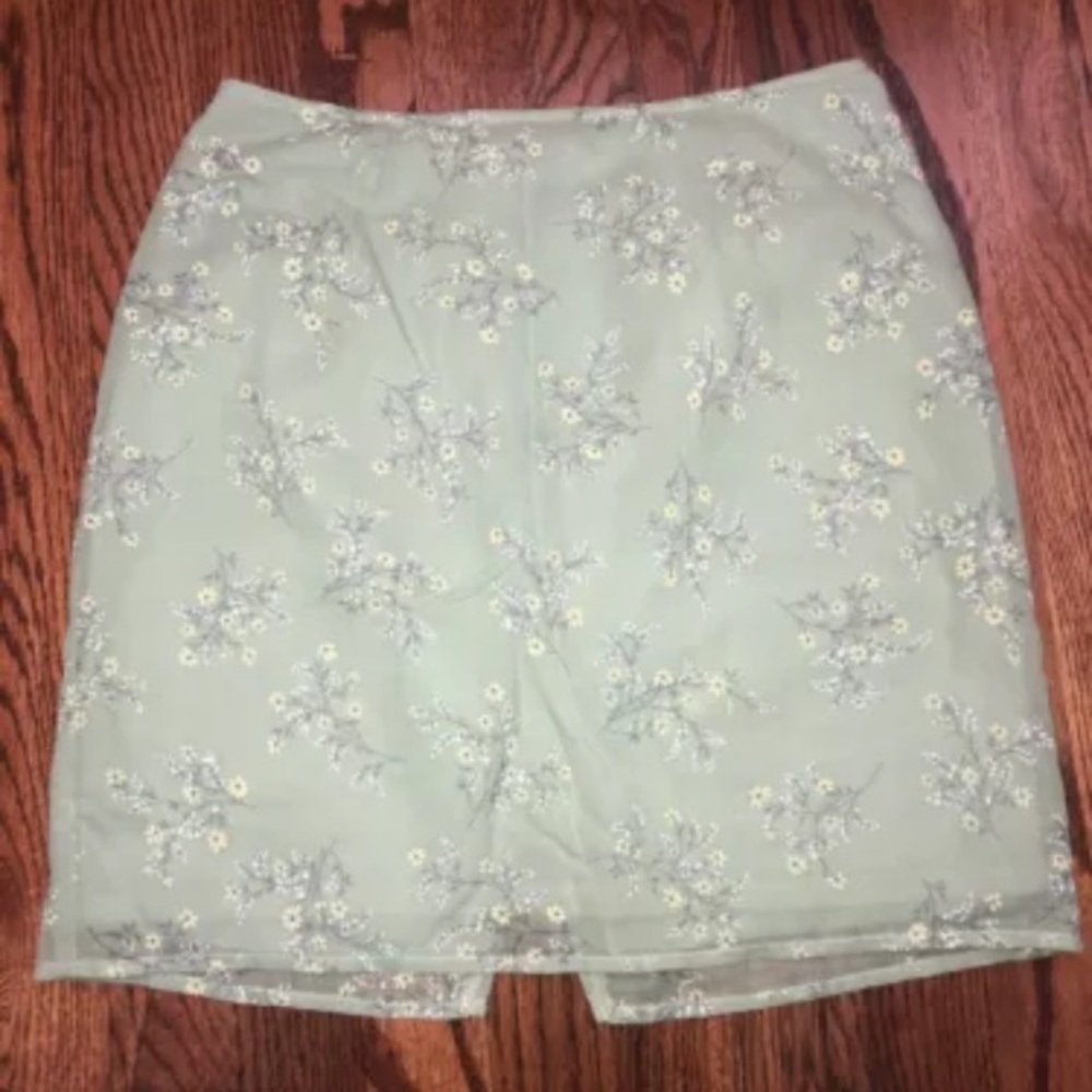 Vintage y2k Ecru floral skirt green flowers 5/6
